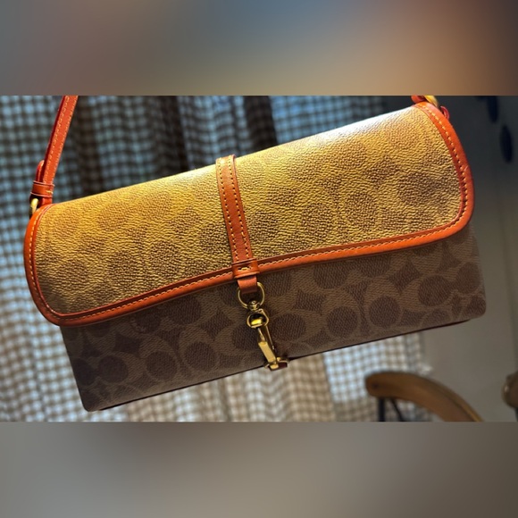 Coach Hamptons Bag - Picture 14 of 15